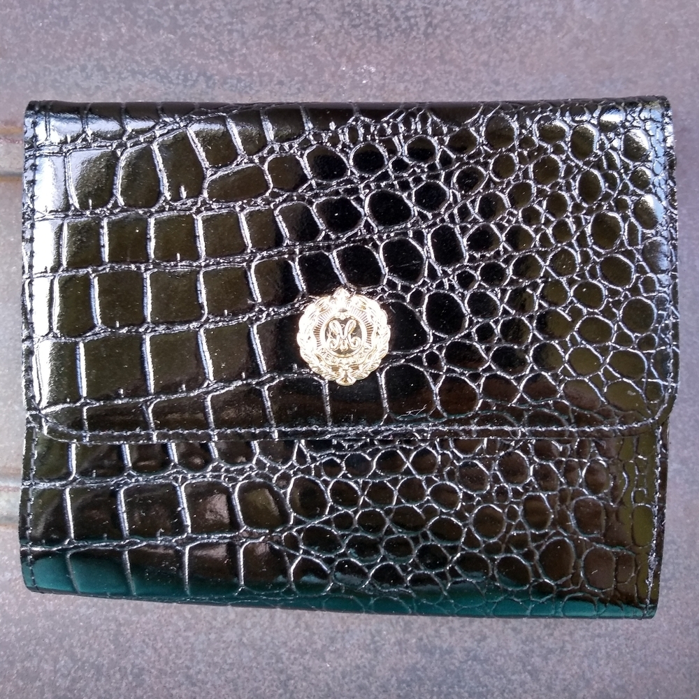 Medallion patent leather wallet